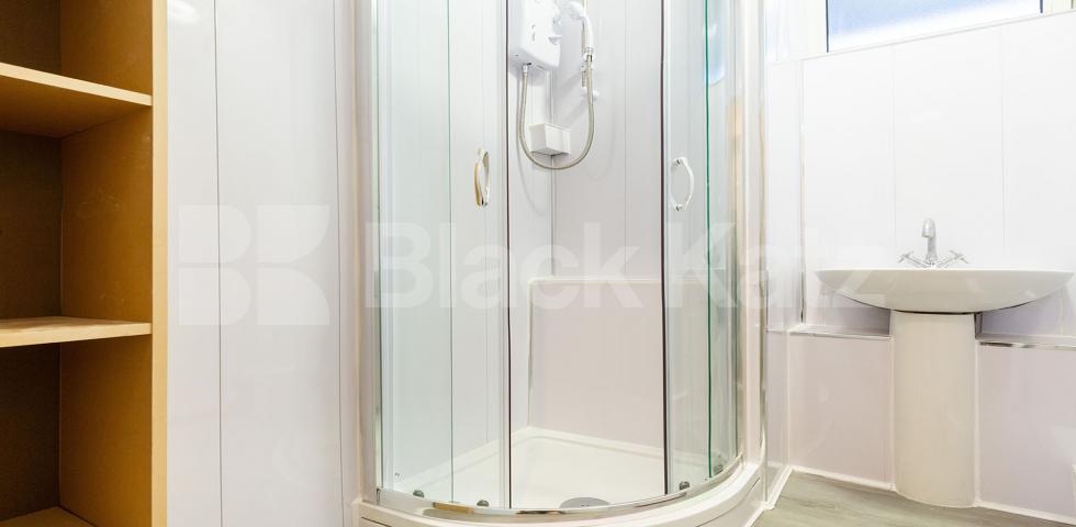 			NEWLY RENOVATED, 3 Bedroom, 1 bath, 1 reception Apartment			 Collier Street, KINGS CROSS / ISLINGTON